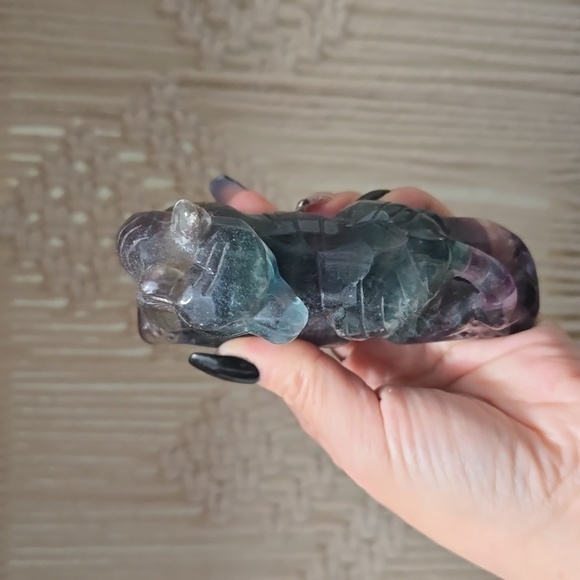 Fluorite Tiger Carving - Picture 4 of 4
